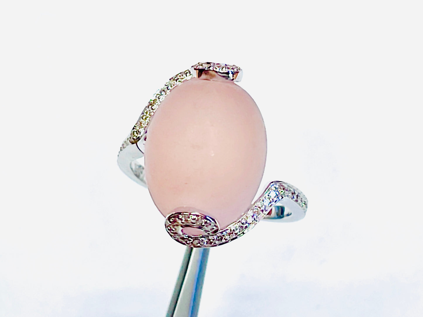 18K White Gold Frosted Rose Quartz Diamond Ring (9.27 ct. tw.)