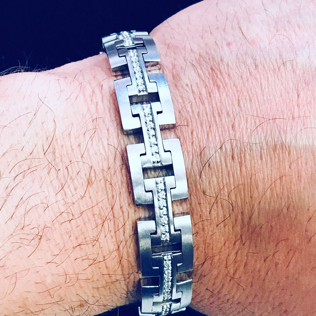 Men’s Diamond Bracelet Satin Finish in 14K White Gold (1.67 ct. tw.)
