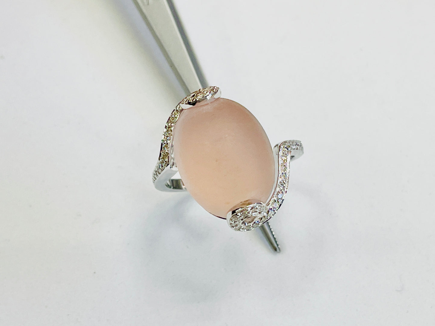 18K White Gold Frosted Rose Quartz Diamond Ring (9.27 ct. tw.)